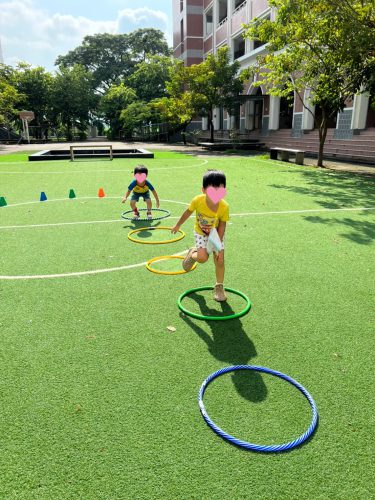 CTBC Preschool每日安排大肌肉運動時間，也與耕莘醫院合作專屬健康方案，共同定期守護孩子視力、牙齒與感統能力！